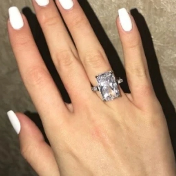 NWOT 8.5 Karat Cz Engagement Ring Size 6 or 7 - Picture 8 of 8